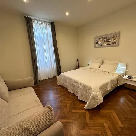 Away From Apartment- Center - Longer Term Rates Available דירה פולה