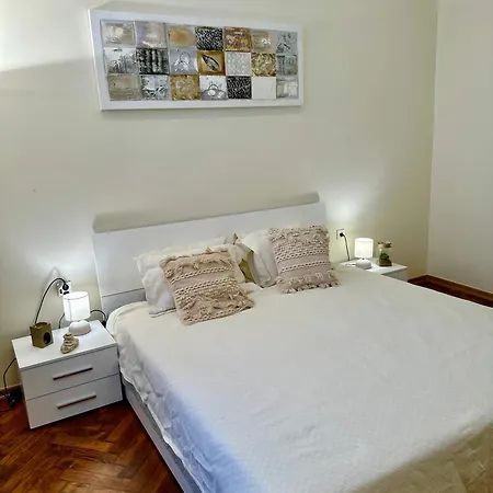 Away From Apartment- Center * פולה