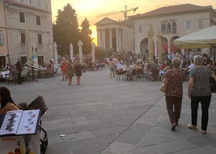 Away From Apartment- Center - Longer Term Rates Available * Pula